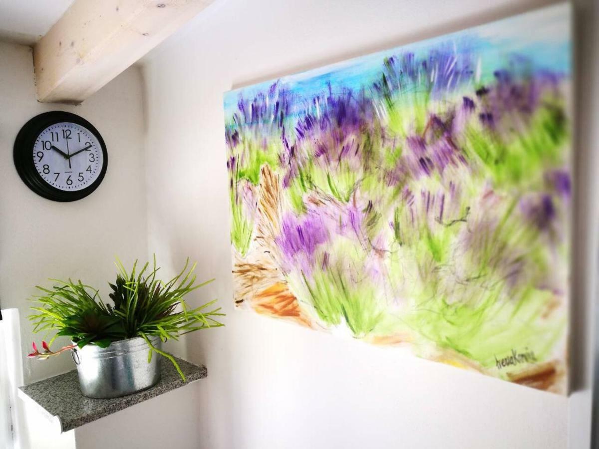 Cres Art Studio Kuning Apartment Bagian luar foto