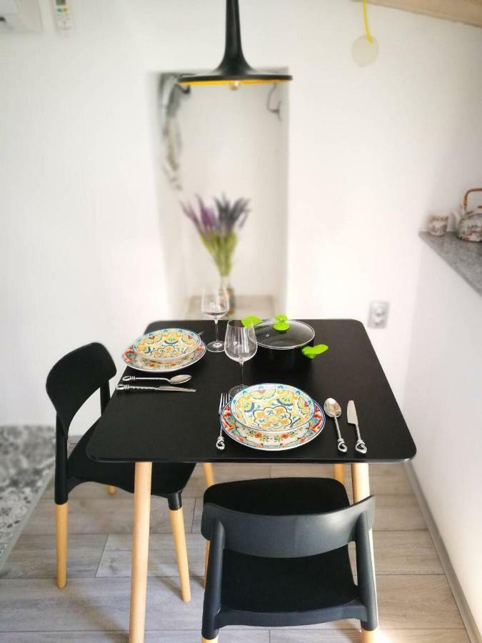 Cres Art Studio Kuning Apartment Bagian luar foto
