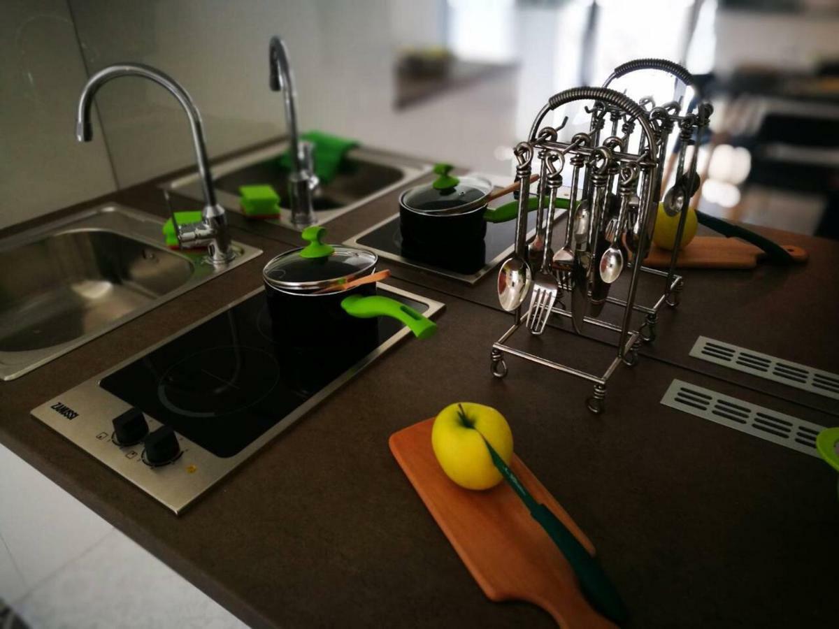 Cres Art Studio Kuning Apartment Bagian luar foto